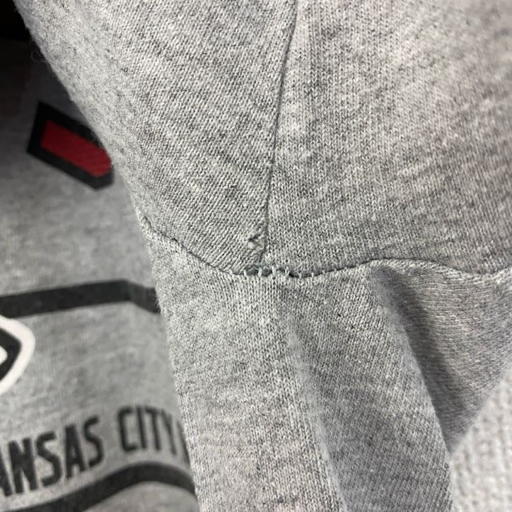 TEAM APPAREL　半袖プリントTシャツ　NFL　アメフト　カンザスティー チーフス　　グレー　灰色　Mサイズ　古着
