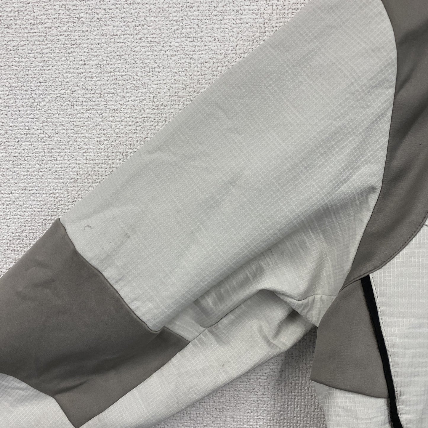 NIKE　ナイキ　トラックジャケット/ジャージ　フルジップジャケット　スウッシュ　グレー　XLサイズ