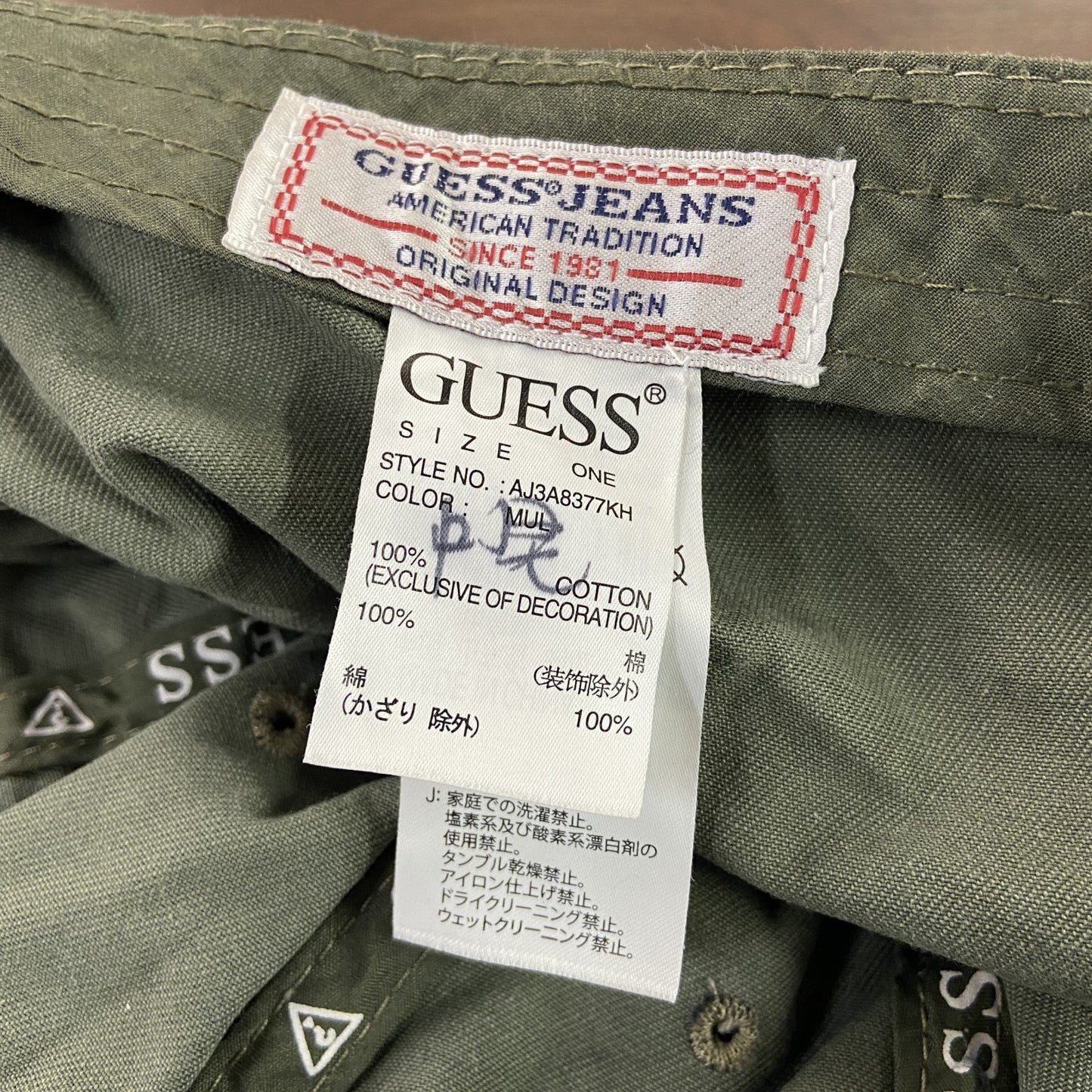 GUESS　ゲス　6パネルキャップ　ベースボールキャップ　迷彩柄