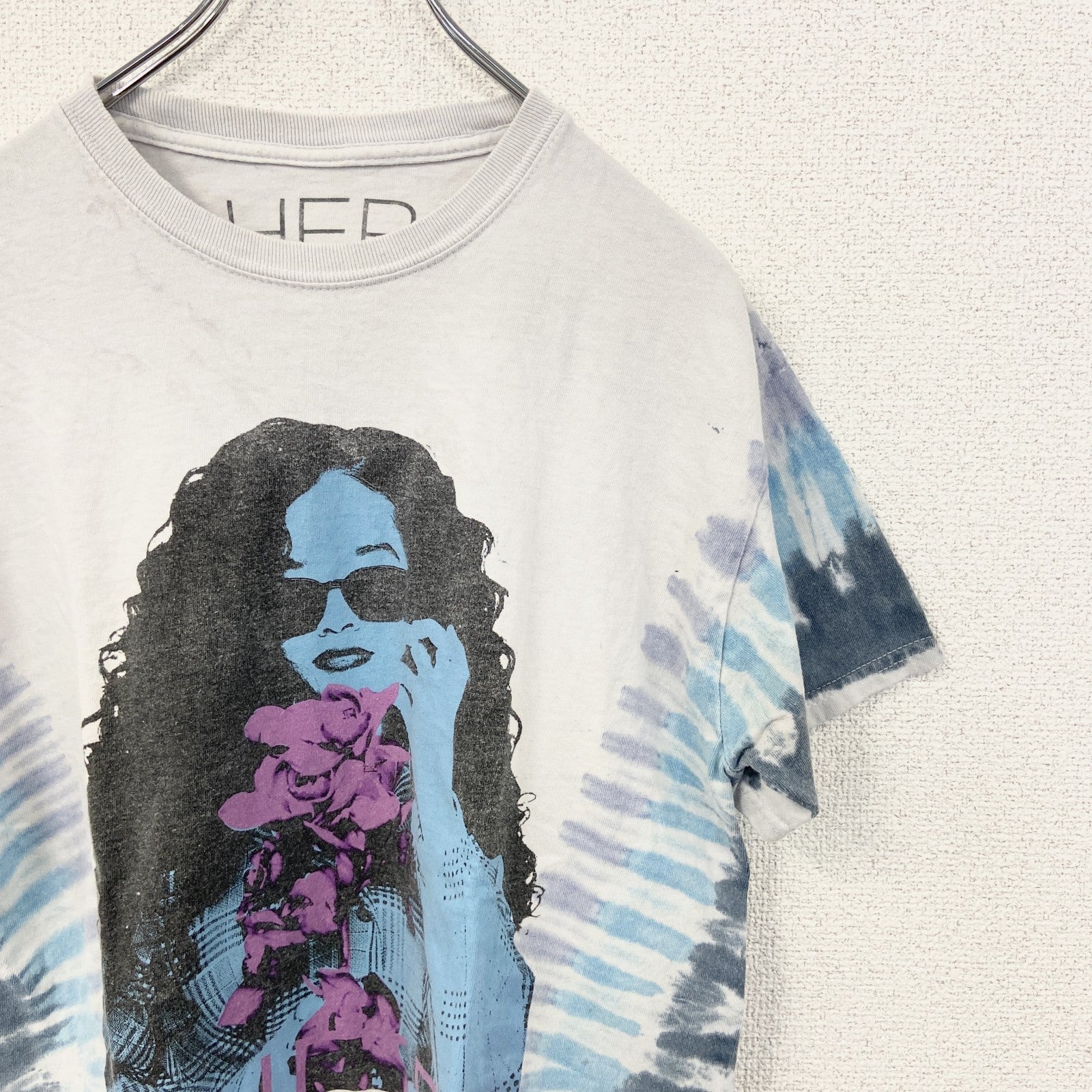 H.E.R.　ハー　半袖アーティストプリントTシャツ　カジュアルデザイン　クルーネック　白　ホワイト　レトロ　Sサイズ　古着