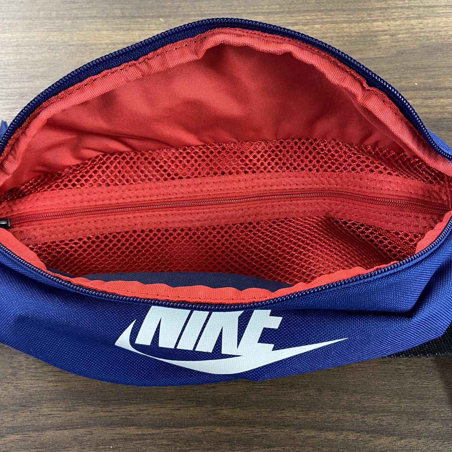 NIKE　ナイキ　ボディバッグ/ウエストポーチ　スウッシュ　デカロゴ　青　ブルー