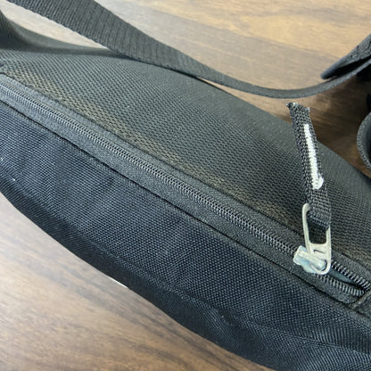 NIKE　ナイキ　ボディバッグ/ウエストポーチ　スウッシュ　デカロゴ　黒　ブラック　