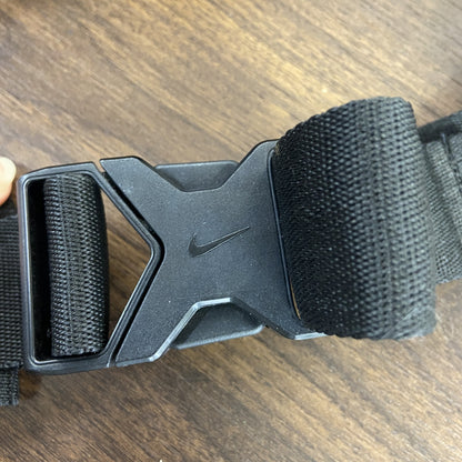 NIKE　ナイキ　ボディバッグ/ウエストポーチ　スウッシュ　デカロゴ　黒　ブラック　