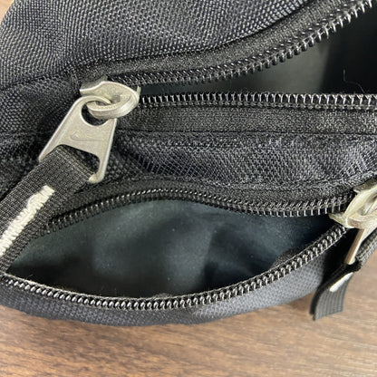 NIKE　ナイキ　ボディバッグ/ウエストポーチ　スウッシュ　デカロゴ　黒　ブラック　