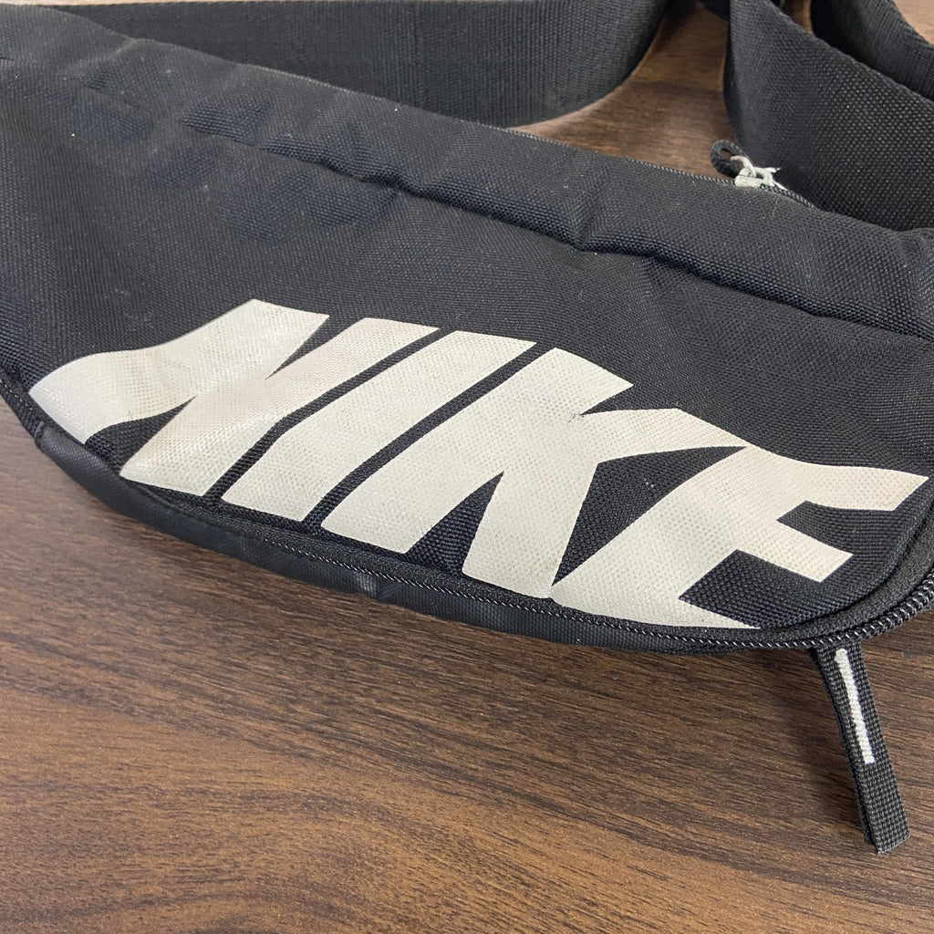 NIKE　ナイキ　ボディバッグ/ウエストポーチ　スウッシュ　デカロゴ　黒　ブラック　　古着