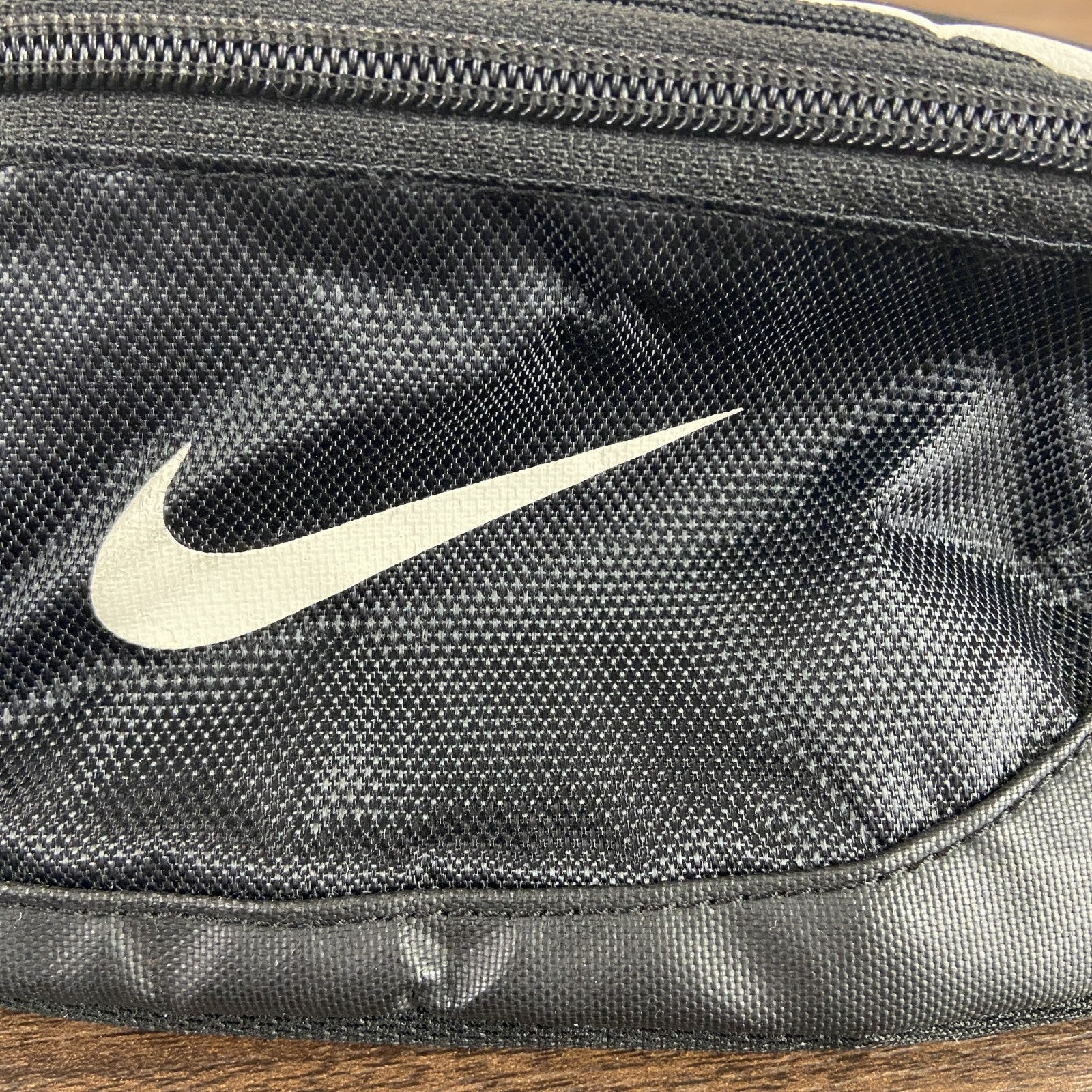 NIKE　ナイキ　ボディバッグ/ウエストポーチ　スウッシュ　デカロゴ　黒　ブラック　　古着