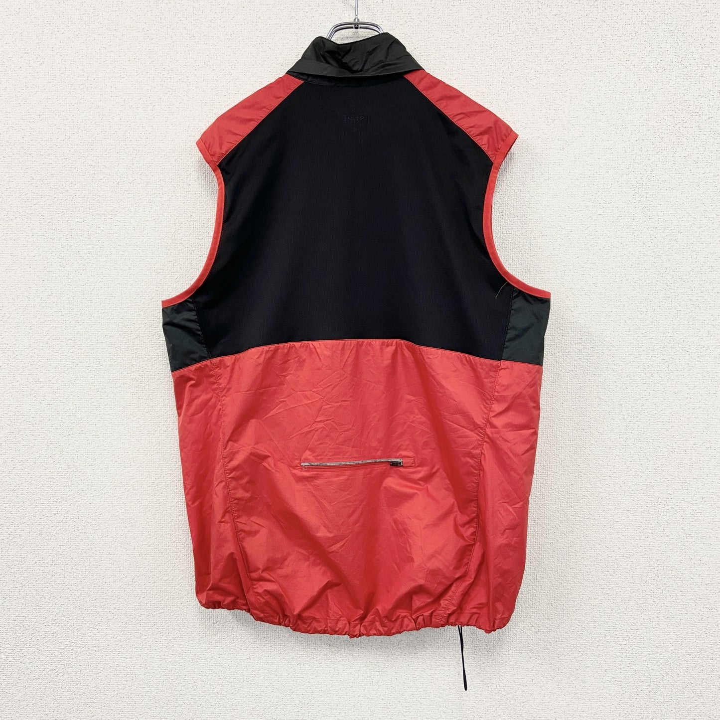 NIKE　ナイキ　ベスト　黒　ブラック　Lサイズ