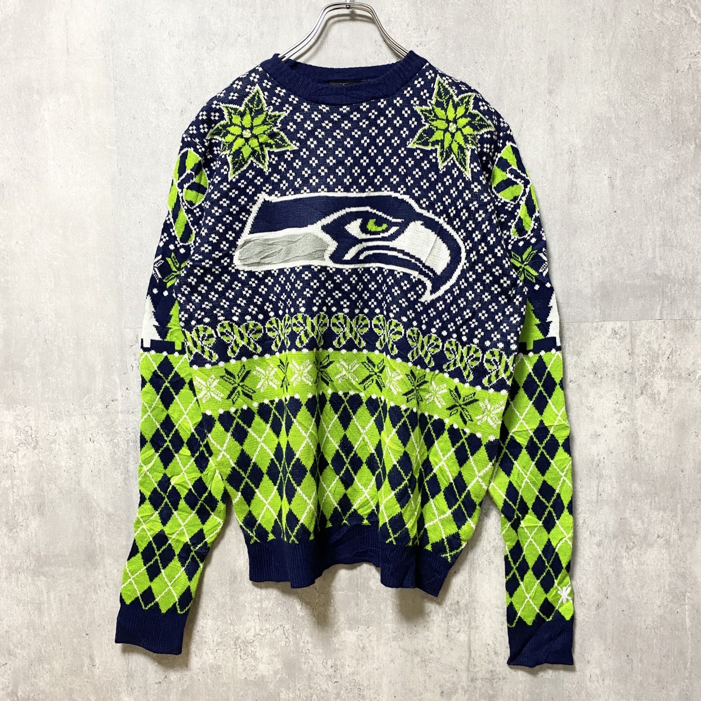 古着 used　NFL　Seattle Seahawks シアトルシーホークス　長袖総柄オフィシャルニット　セーター　Mサイズ