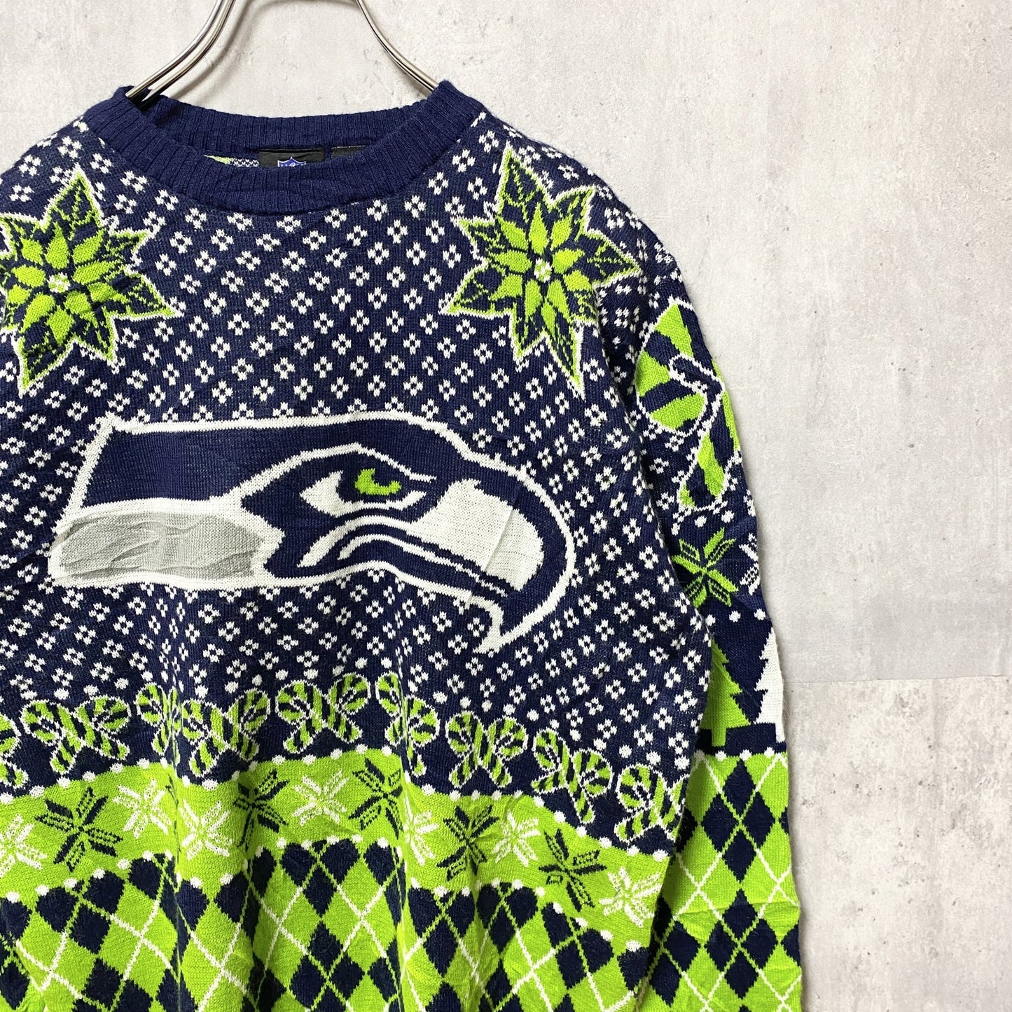 古着 used　NFL　Seattle Seahawks シアトルシーホークス　長袖総柄オフィシャルニット　セーター　Mサイズ