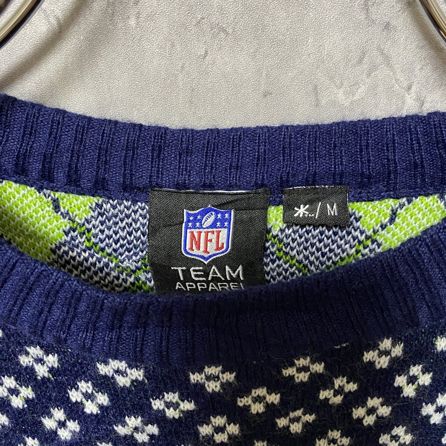 古着 used　NFL　Seattle Seahawks シアトルシーホークス　長袖総柄オフィシャルニット　セーター　Mサイズ