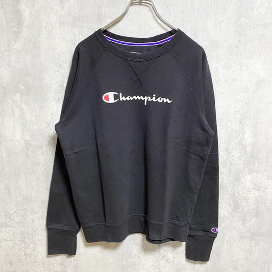 古着 used　Champion　チャンピオン　長袖スウェット　トレーナー　ロゴプリント　黒　ブラック　クルーネック　Mサイズ