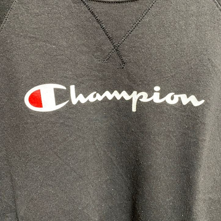 古着 used　Champion　チャンピオン　長袖スウェット　トレーナー　ロゴプリント　黒　ブラック　クルーネック　Mサイズ