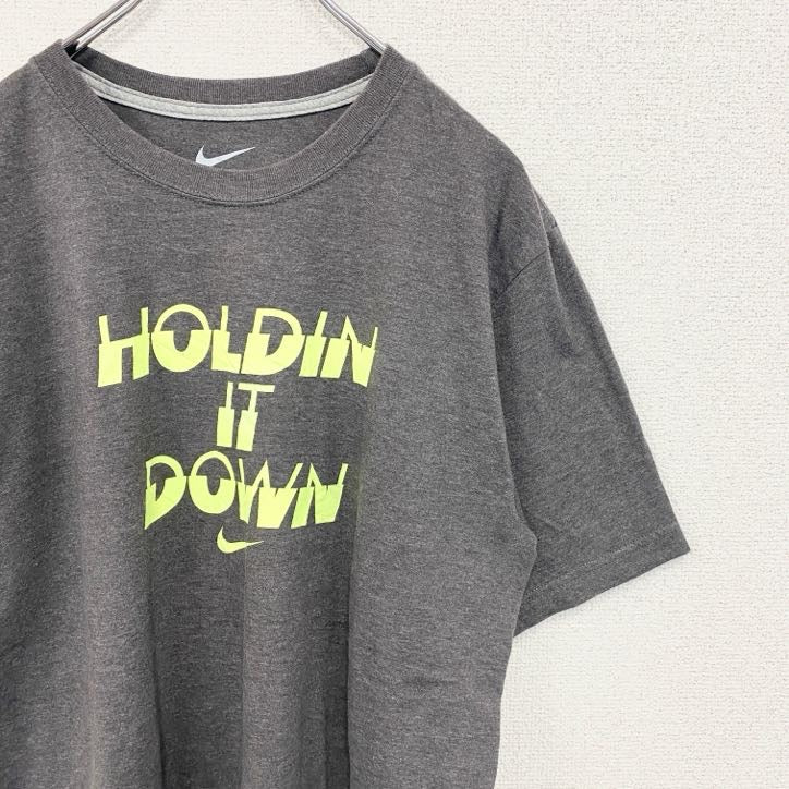 NIKE　ナイキ　半袖プリントTシャツ　HOLDIN IT DOWN　レトロデザイン　チャコールグレー　Mサイズ　古着