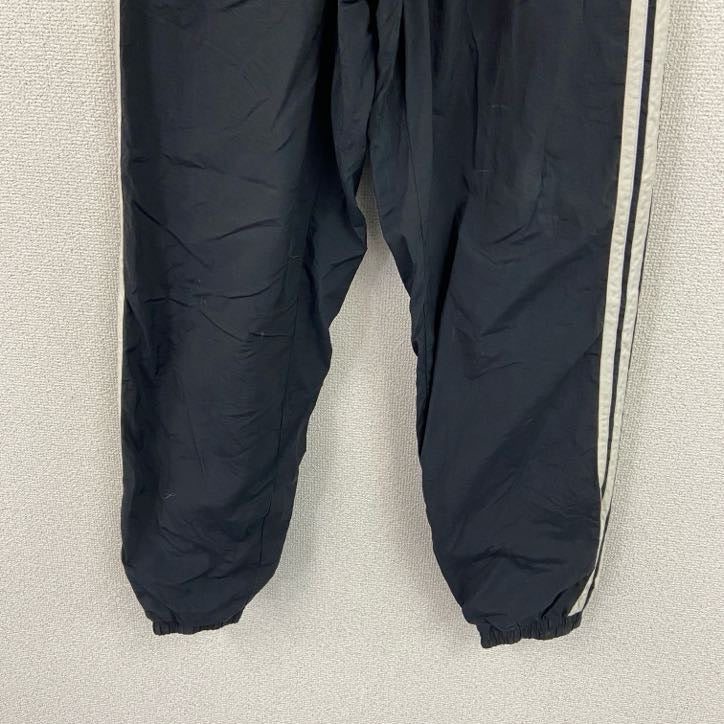 90s adidas　アディダス　デサント製　トラックパンツ/ナイロンパンツ　黒　ブラック　M～Lサイズ　古着