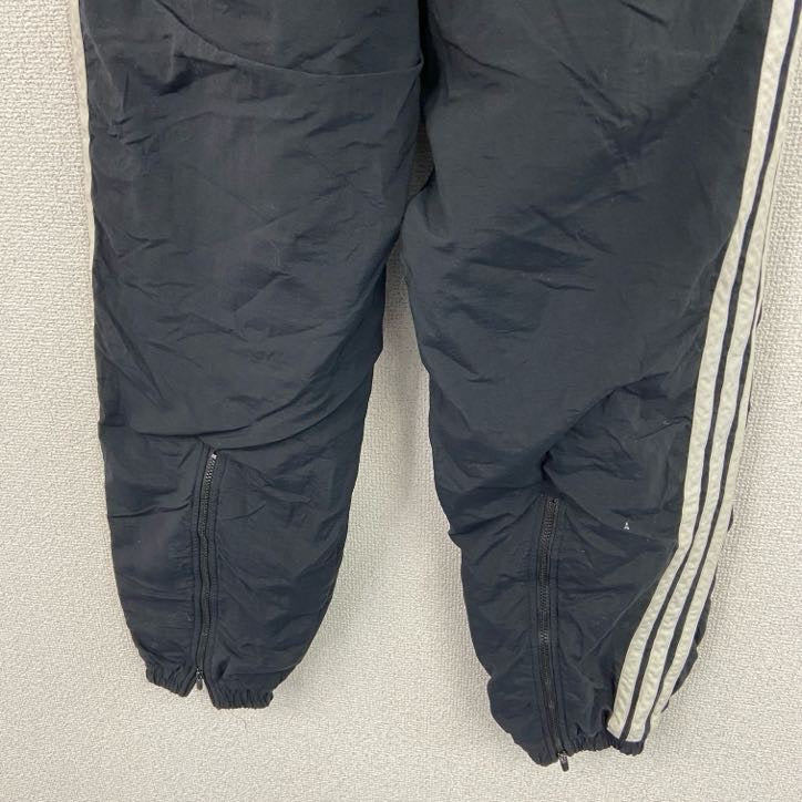 90s adidas　アディダス　デサント製　トラックパンツ/ナイロンパンツ　黒　ブラック　M～Lサイズ　古着