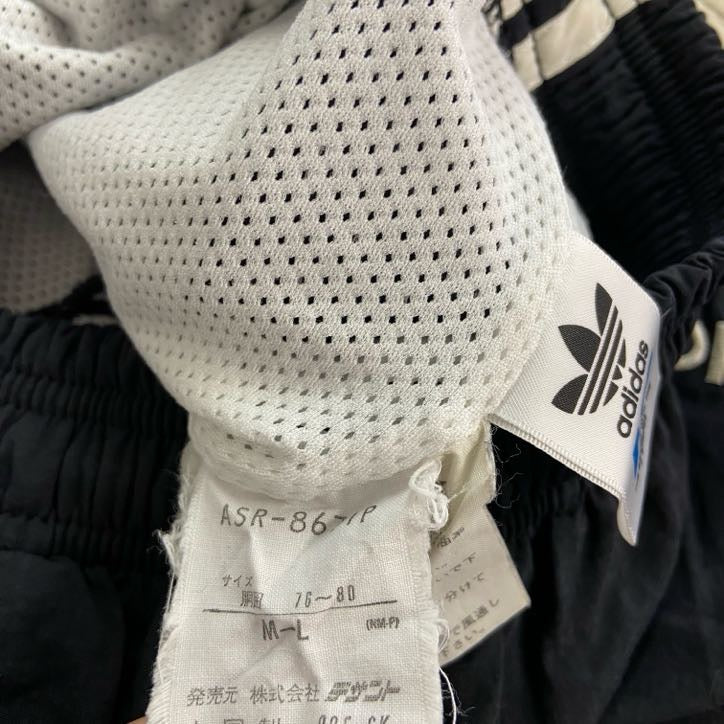 90s adidas　アディダス　デサント製　トラックパンツ/ナイロンパンツ　黒　ブラック　M～Lサイズ　古着