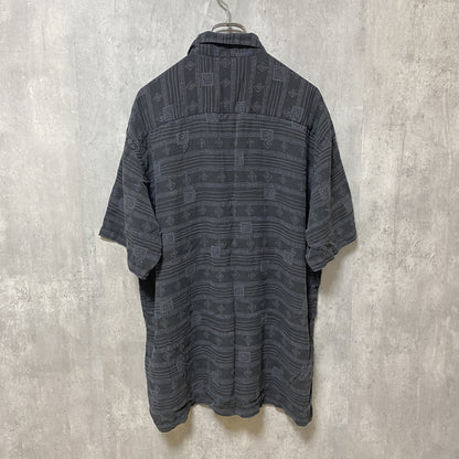 古着 used　MODA CAMPIA MODA　半袖総柄ボタンシャツ　シルク100％　黒　ブラック　レトロデザイン　Lサイズ