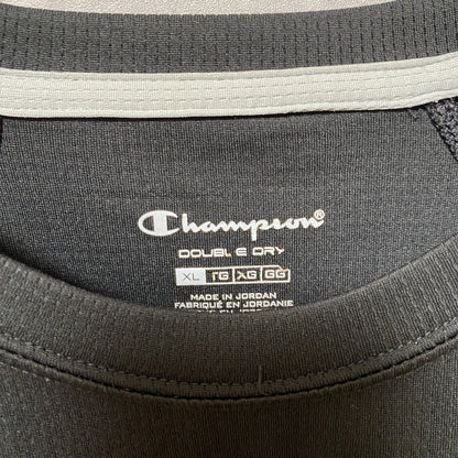 古着 used　Champion チャンピオン　長袖Tシャツ　ワンポイント　黒　ビッグシルエット　オーバーサイズ　XLサイズ