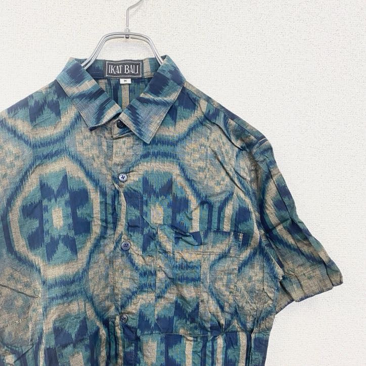 IKAT BALI　半袖プリント柄シャツ　総柄　エスニック　レトロデザイン　胸ポケット　ブルー　青　Mサイズ　　古着
