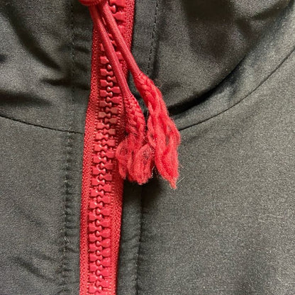 古着 used　CRABLESPORTSWEAR　長袖ジップアップワンポイント刺繡ジャケット　ブルゾン　黒　赤　秋冬服　Lサイズ