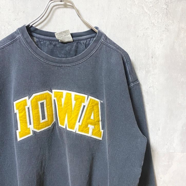 古着 used　COMFORT COLORS　IOWA　カレッジ　長袖ワッペンスウェット　トレーナー　クルーネック　Mサイズ