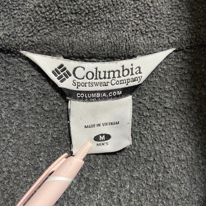 古着 used　Columbia　コロンビア　長袖ワンポイント刺繡フリースジャケット　ブルゾン　グレー　秋冬服　Mサイズ