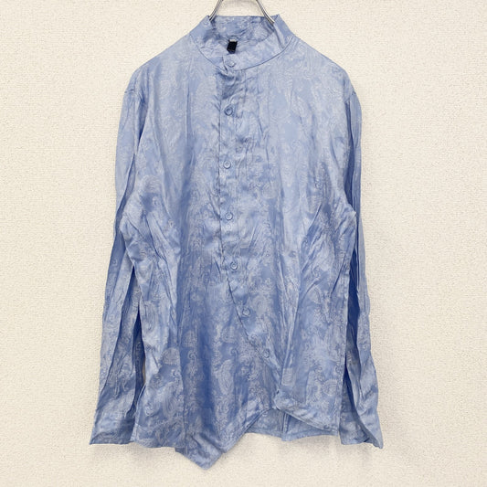 古着 used　長袖プリント総柄シャツ　中華風　スタンドカラー　レトロデザイン　アシンメトリー　個性的　水色　ライトブルー　Mサイズ