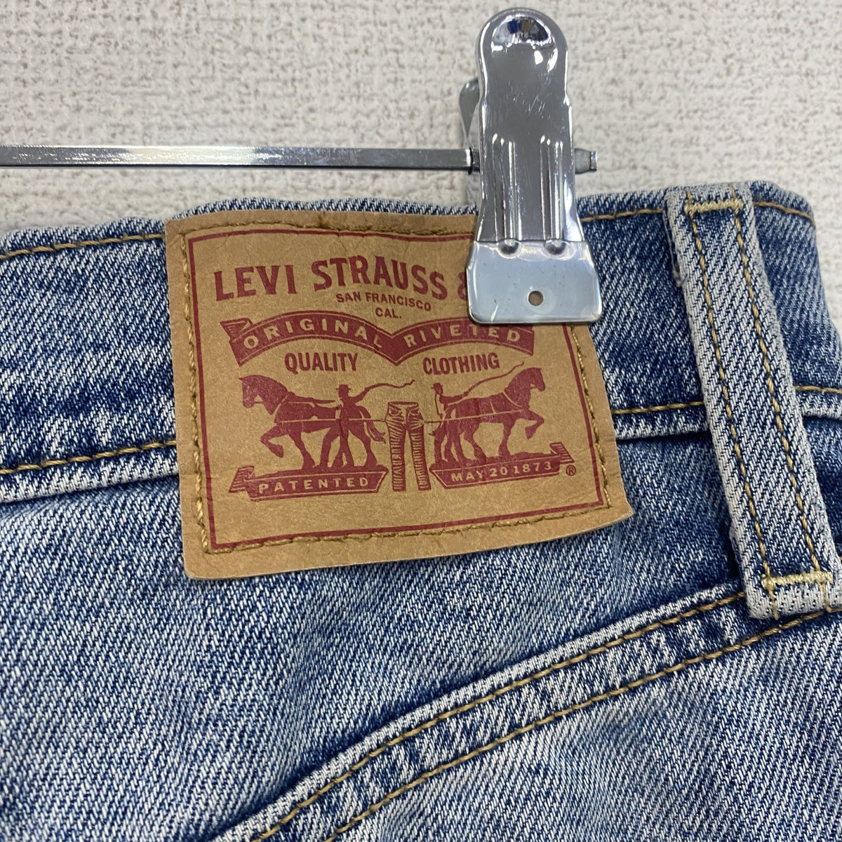Levi's　リーバイス　デニムパンツ/ジーンズ　ボタンフライ　縦落ち　鬼ヒゲ　インディゴ　W27サイズ レディース コットン 古着