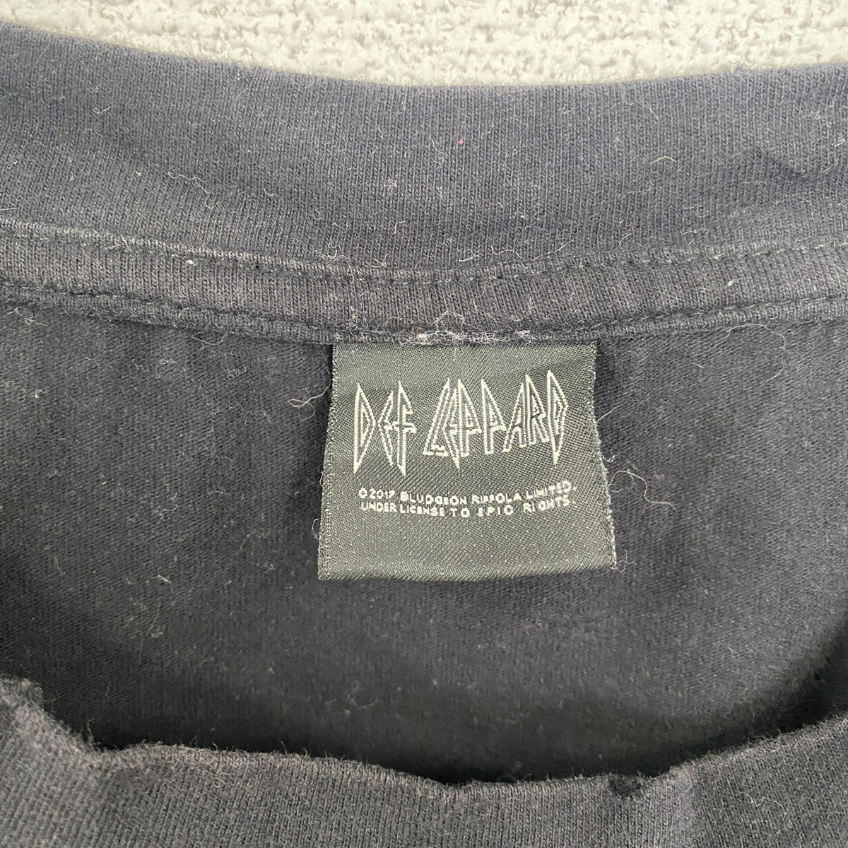 半袖プリントTシャツ　デフ・レパード　ヒステリア　アルバムジャケット　ダメージ加工　黒　ブラック　Sサイズ　古着