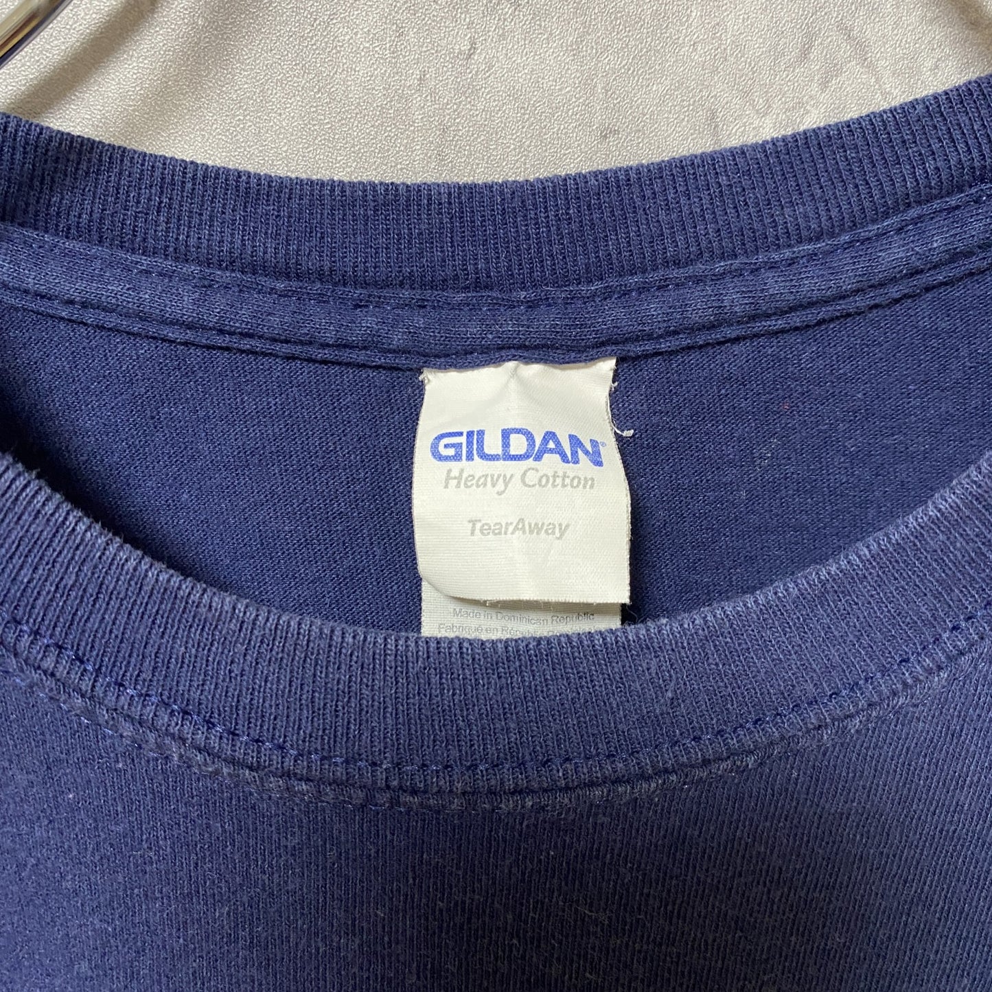 古着 used　GILDAN　ギルダン　半袖クルーネックワンポイントロゴプリントTシャツ　バックプリント　ネイビー　Sサイズ