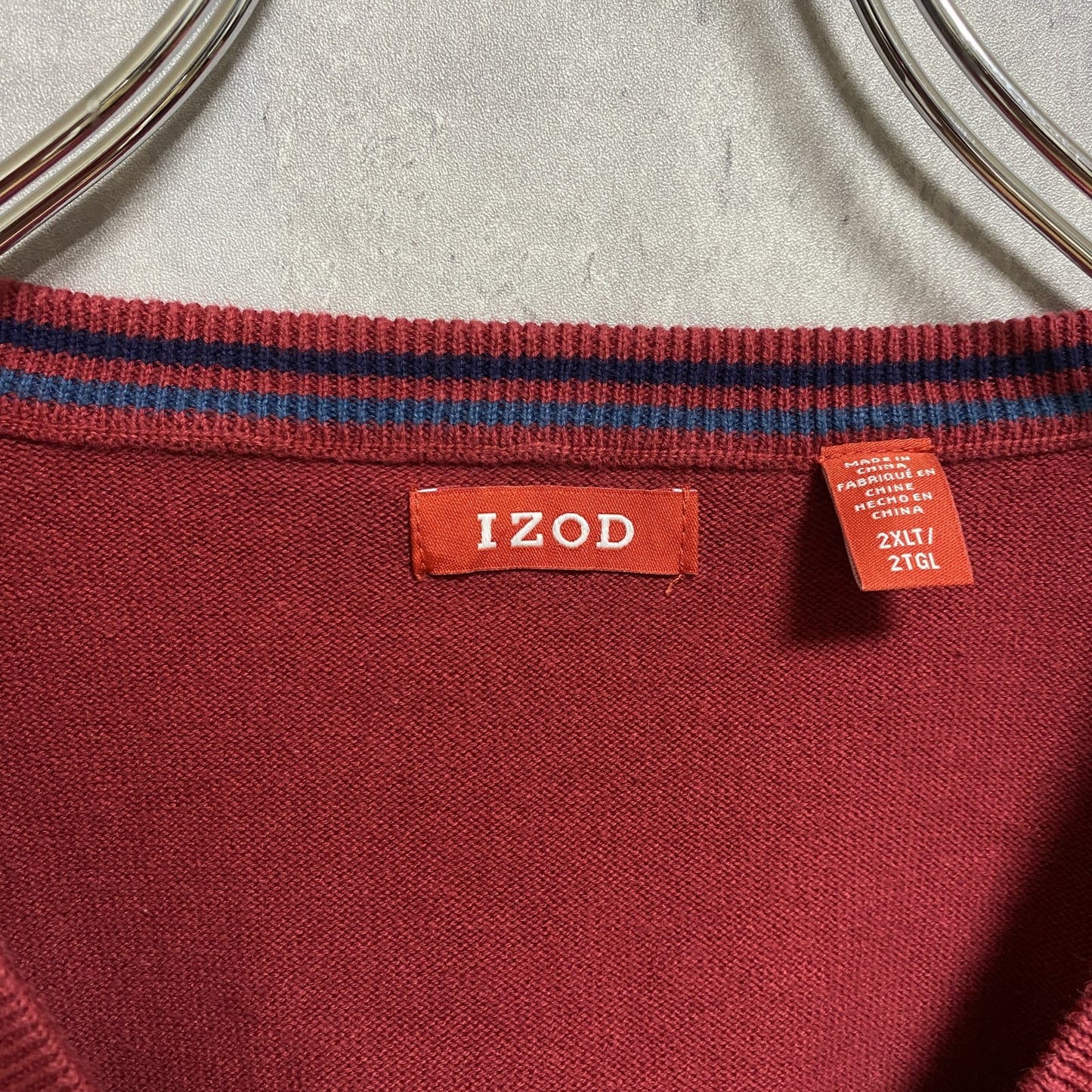 古着 used　IZOD アイゾッド　無地ニットベスト　セーター　ワンポイントロゴ刺繍　赤　オーバーサイズ　XXLサイズ