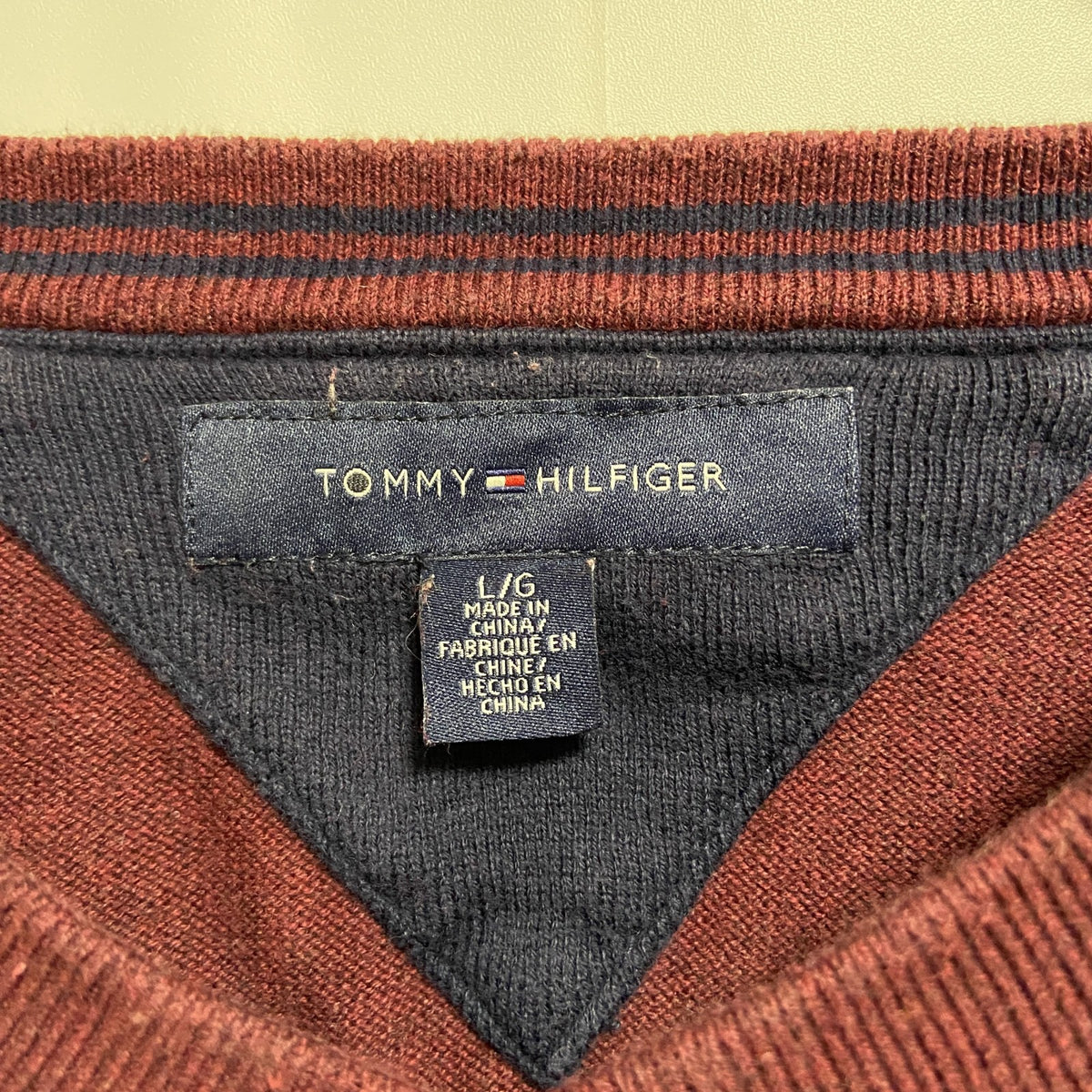 TOMMYHILFIGER　トミーヒルフィガー　長袖Vネックニット　セーター　ワインレッド　秋冬服　Lサイズ　古着