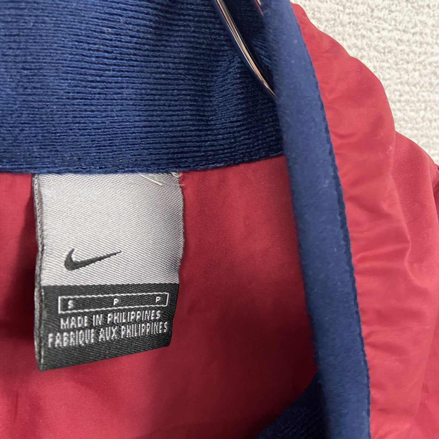 NIKE　ナイキ　ハーフジッププルオーバージャケット　赤　レッド　Sサイズ