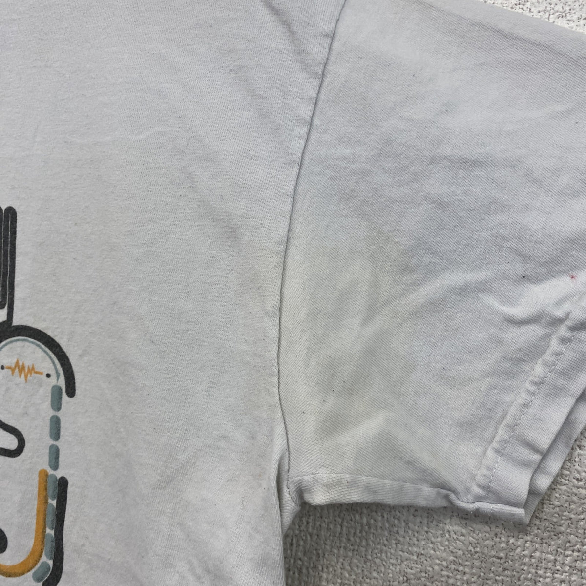 GILDAN　ギルダン　半袖プリントTシャツ　resistance　クルーネック　白　ホワイト　Mサイズ　古着