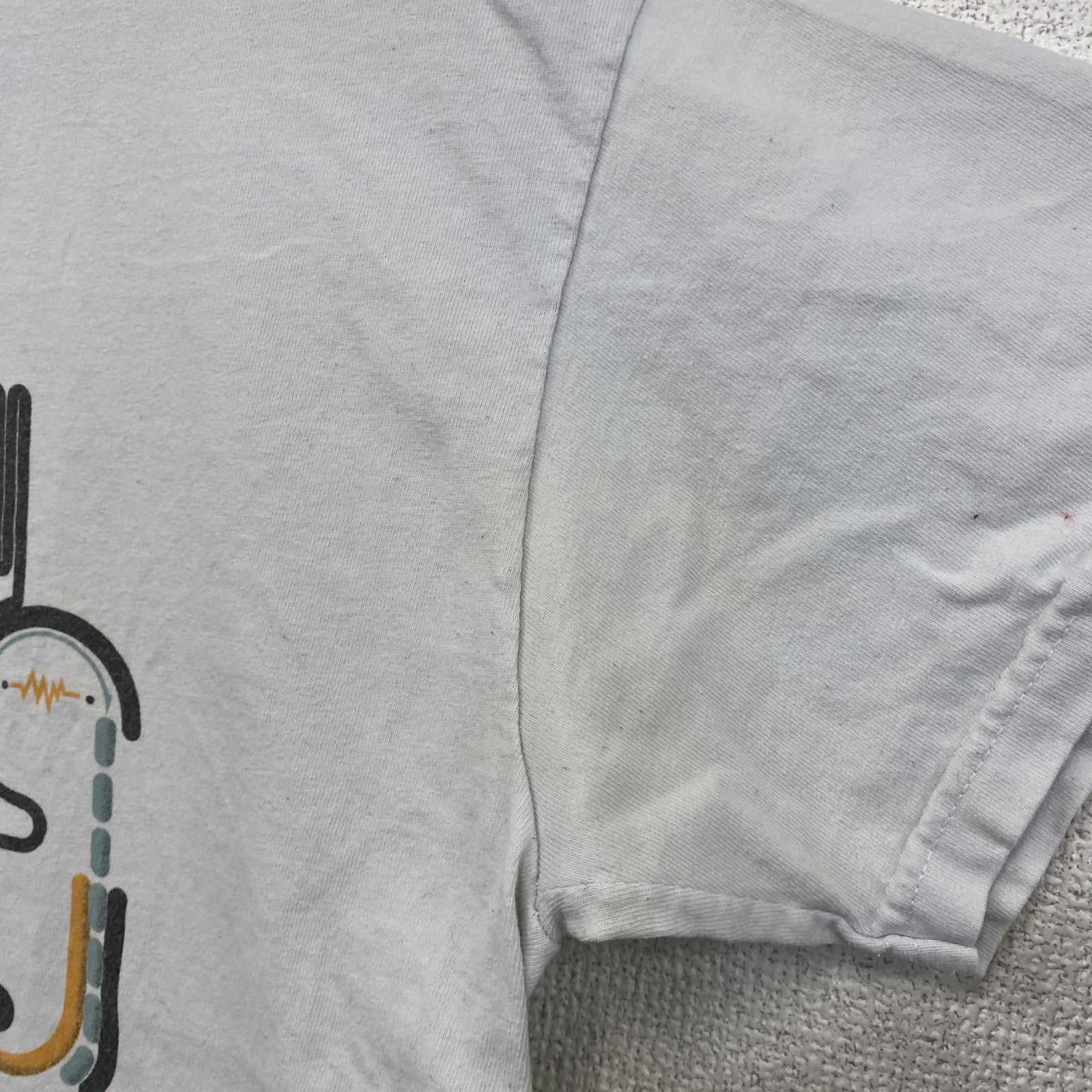 GILDAN　ギルダン　半袖プリントTシャツ　resistance　クルーネック　白　ホワイト　Mサイズ　古着
