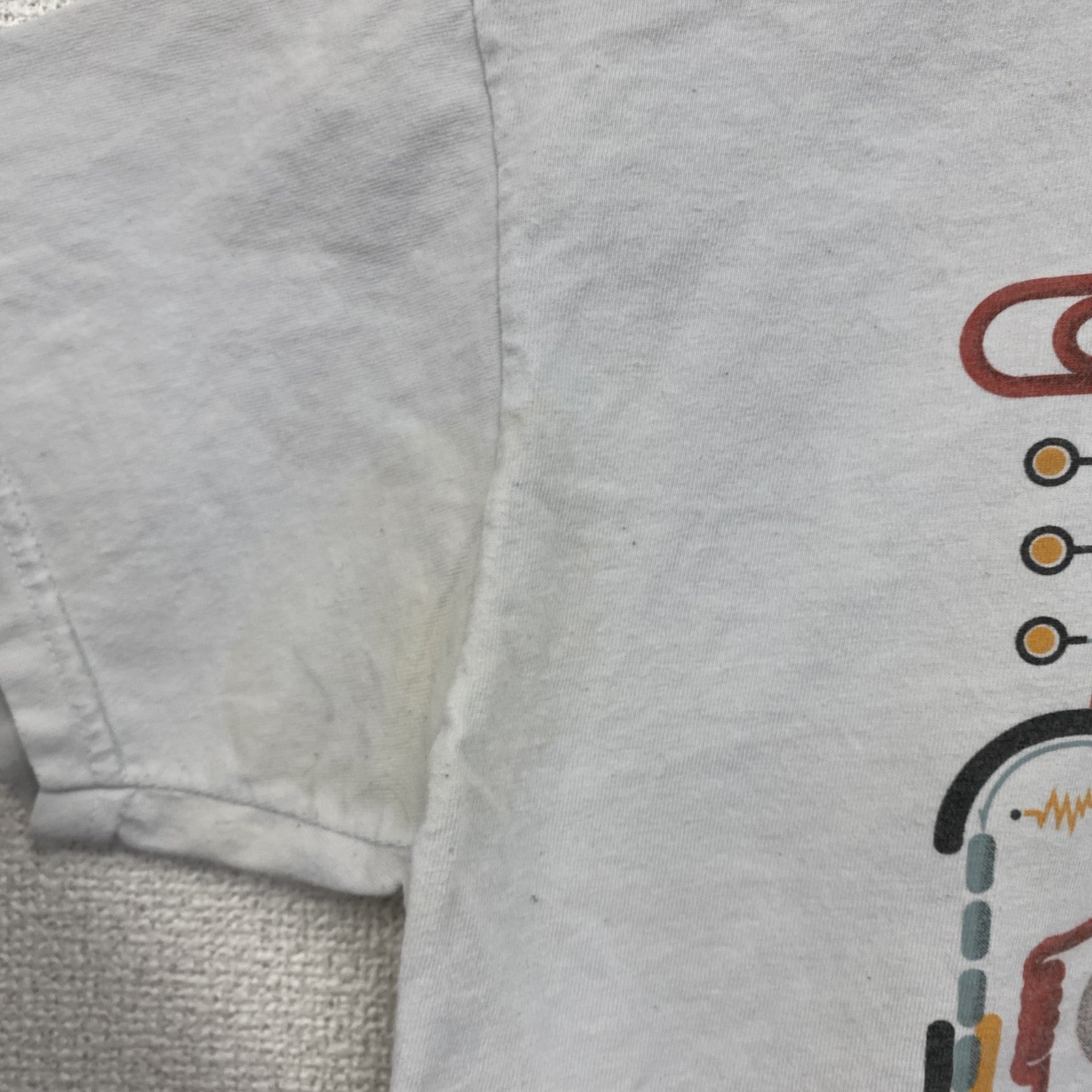 GILDAN　ギルダン　半袖プリントTシャツ　resistance　クルーネック　白　ホワイト　Mサイズ　古着