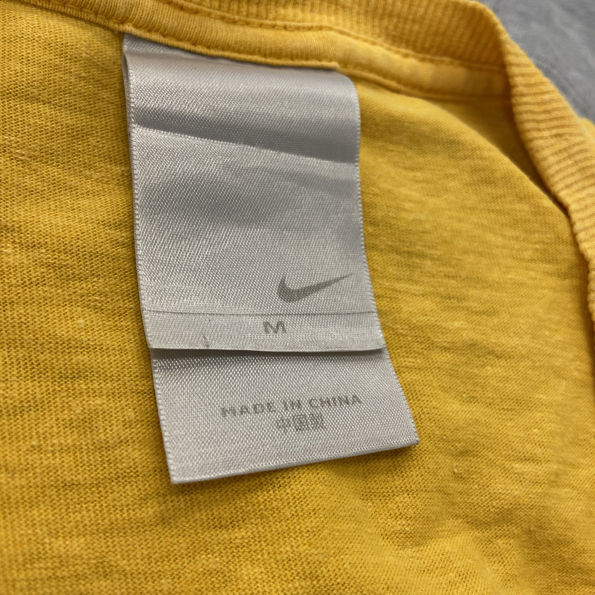 00s　NIKE　ナイキ　半袖Tシャツ　スウッシュ　アーチプリント　HAWAII　ヴィンテージ　黄色　イエロー　Mサイズ
