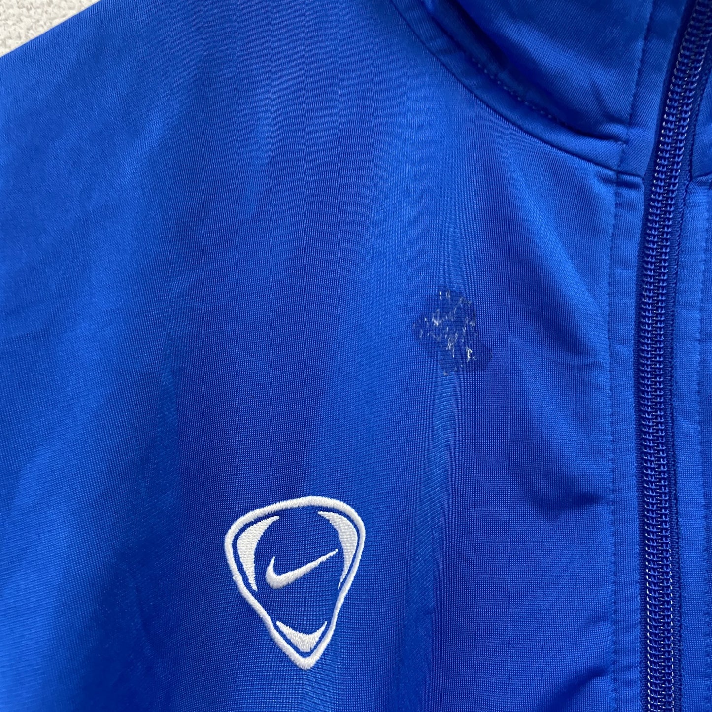 00s　NIKE　ナイキ　トラックジャケット/ジャージ　ヴィンテージ　刺繍ロゴ　スウッシュロゴ　青　ブルー　Mサイズ