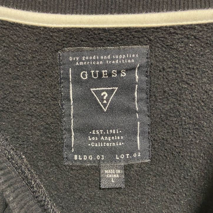 古着 used　GUESS　ゲス　長袖クルーネックプリントスウェット　トレーナー　黒　白　バイカラー　秋冬服　Lサイズ