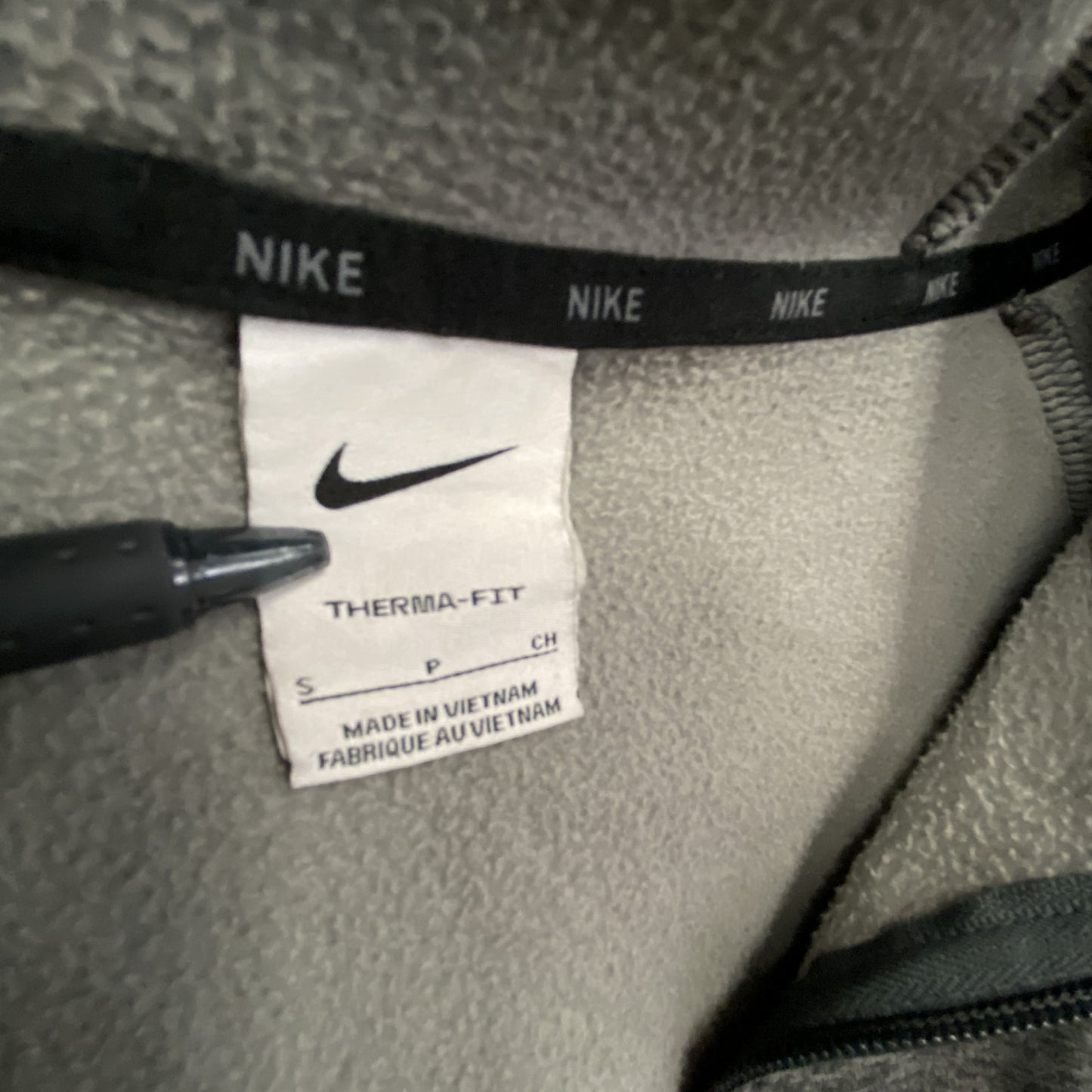 NIKE　ナイキ　THERMA-FIT　フルジップスウェットパーカー/フーディー　灰色　グレー　Sサイズ