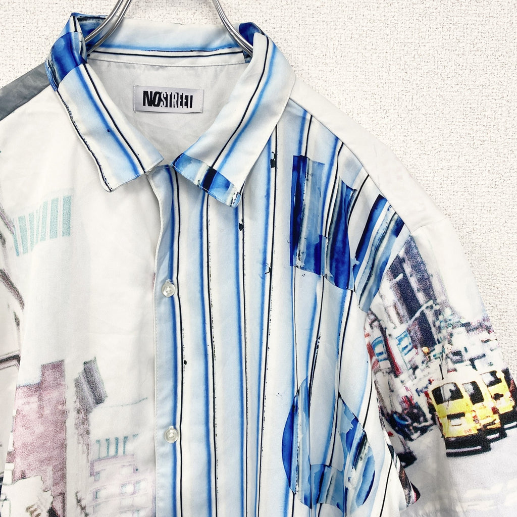 半袖プリント総柄シャツ　ストライプ　レトロデザイン　車　街並み　フルグラフィック　派手　青　ブルー　　古着