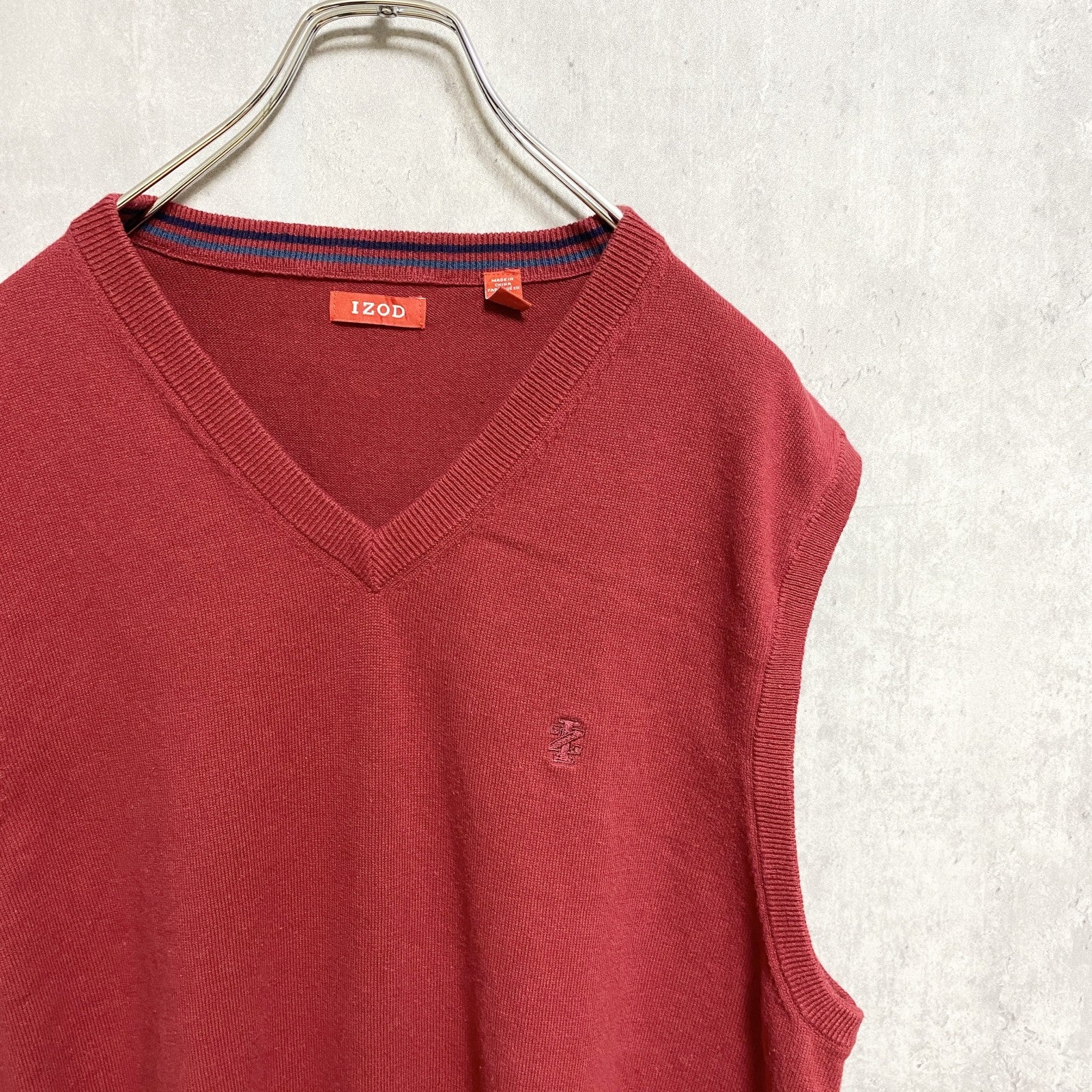 IZOD アイゾッド　無事ニットベスト　ワンポイントロゴ刺繍　赤　レッド　ノームコア　レトロデザイン　Lサイズ　古着
