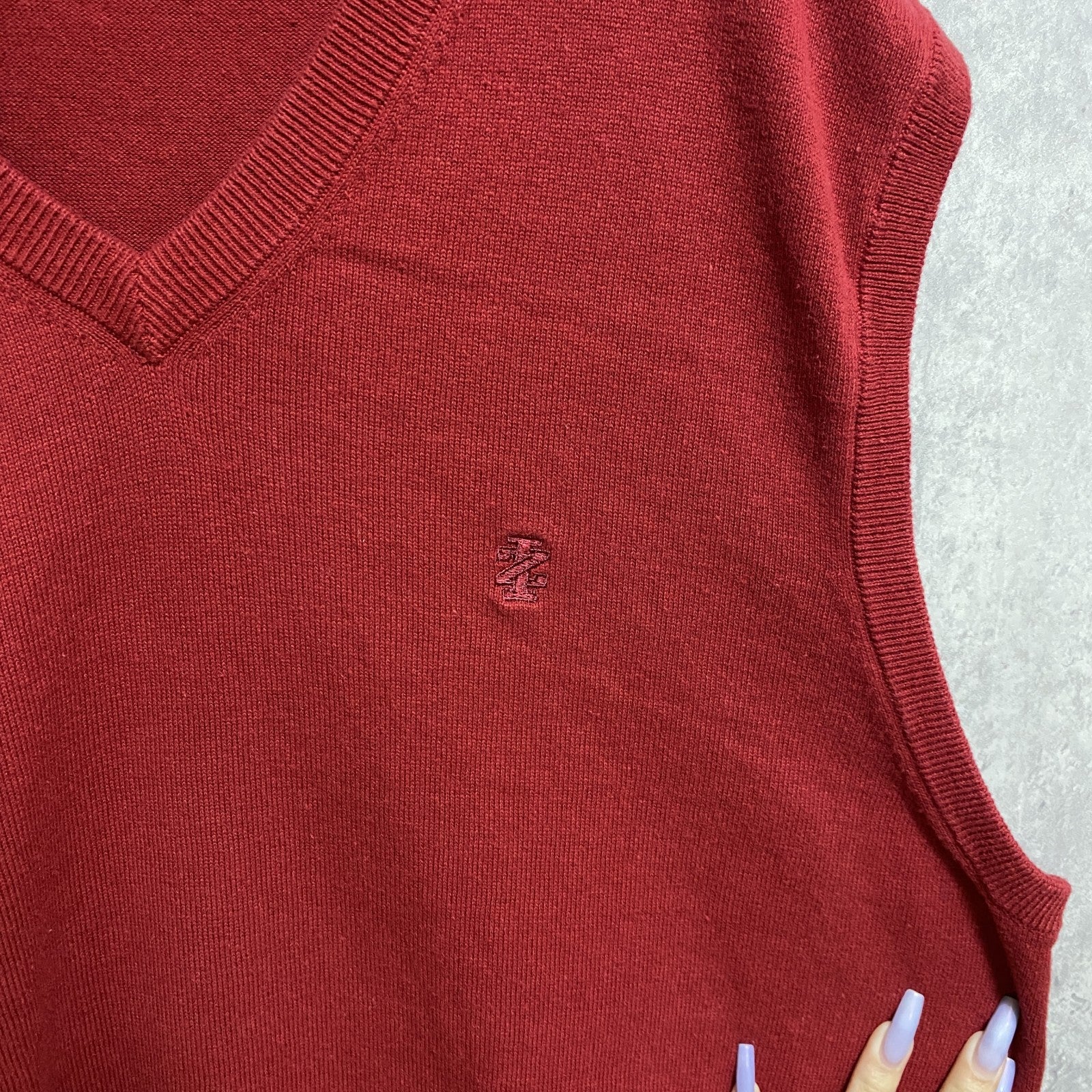 IZOD アイゾッド　無事ニットベスト　ワンポイントロゴ刺繍　赤　レッド　ノームコア　レトロデザイン　Lサイズ　古着