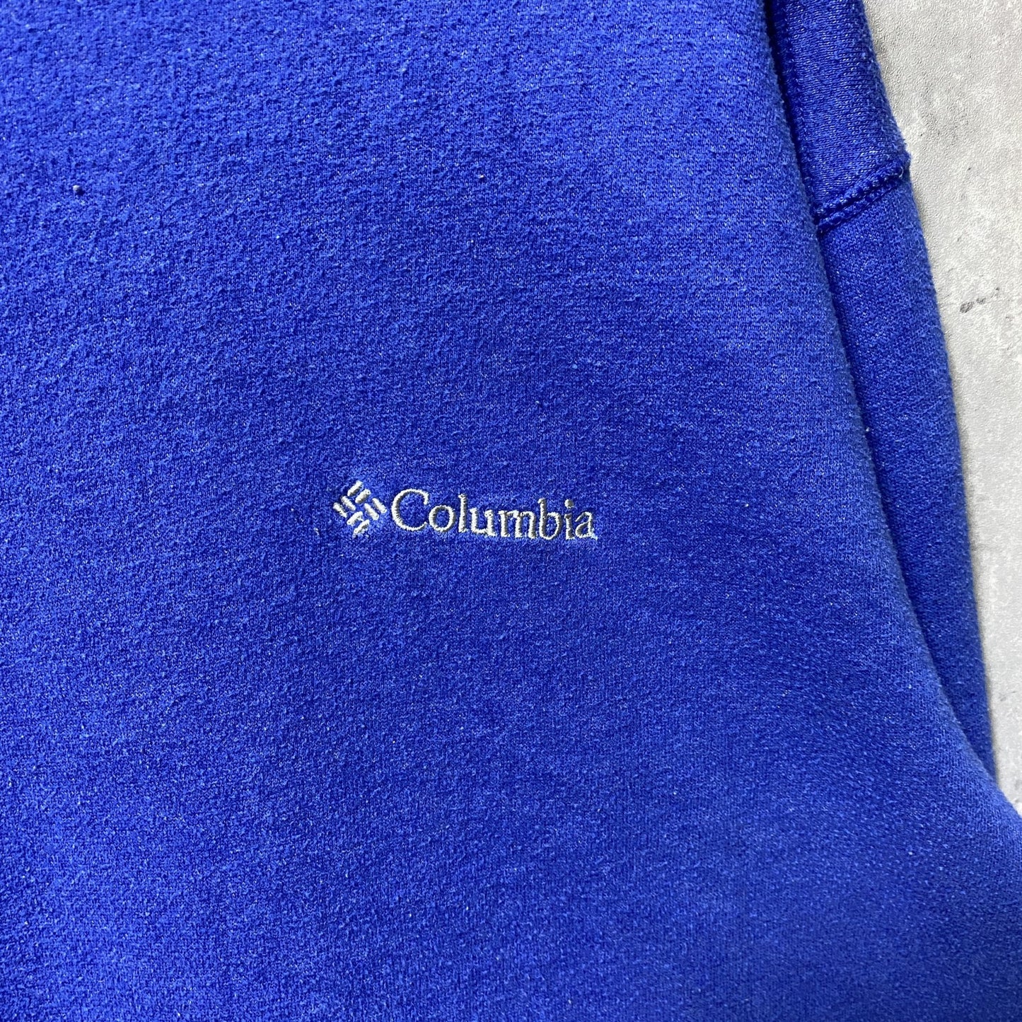 古着 used　Columbia　コロンビア　長袖スウェット　トレーナー　ワンポイントロゴ刺繍　青　ビックシルエット　XLサイズ