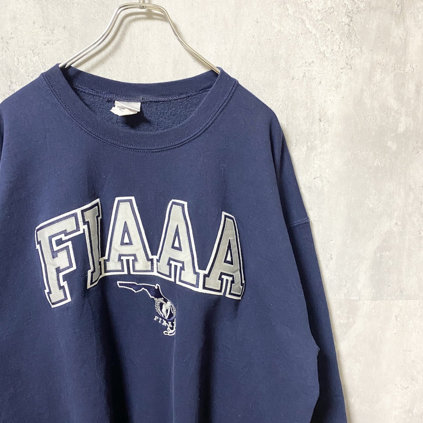 古着 used　NEFF　90s　FIAAA　長袖ワッペンスウェット　トレーナー　紺　クルーネック　ビックシルエット　XLサイズ