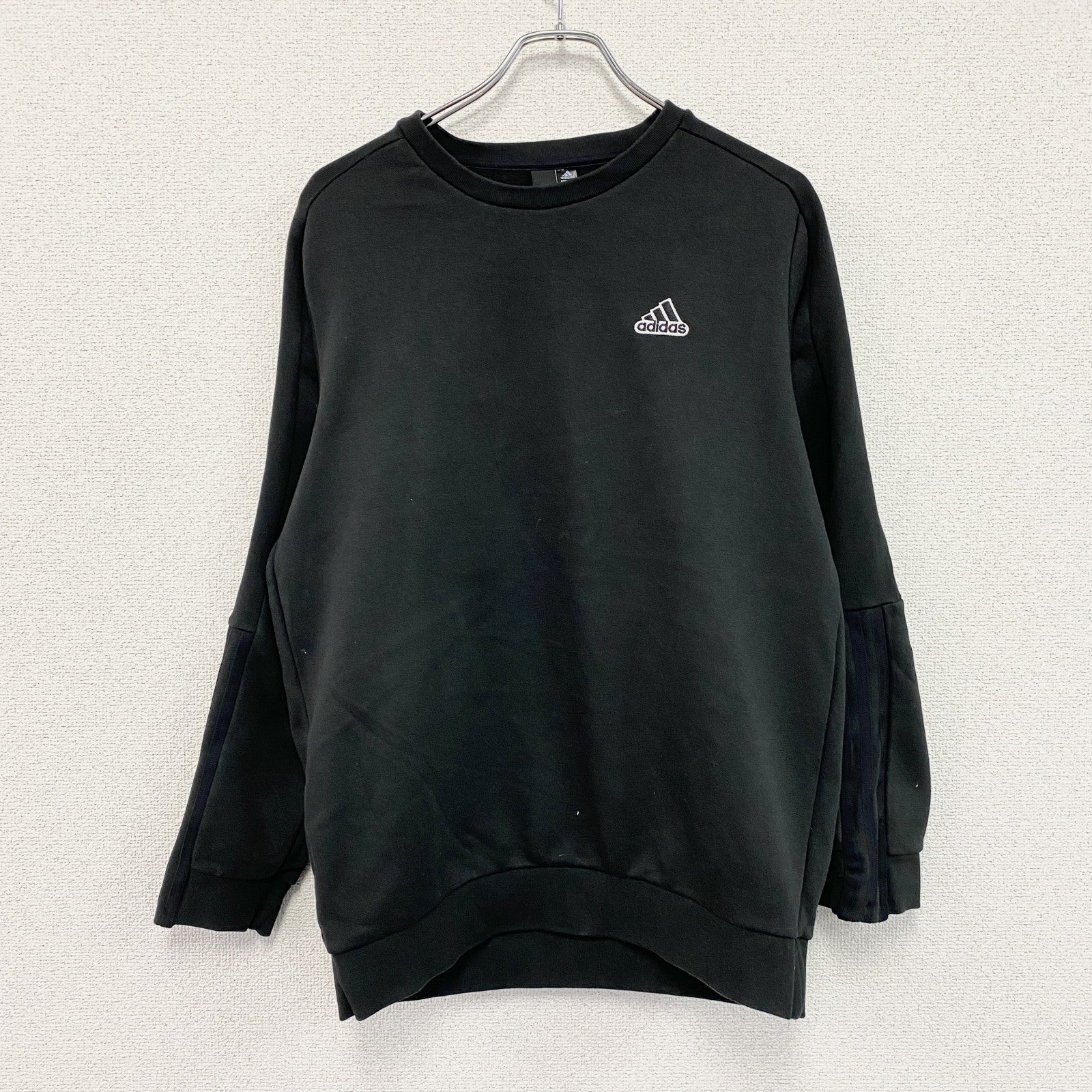 adidas　アディダス　スウェット/トレーナー　パフォーマンスロゴ　ワンポイント　黒　ブラック　Lサイズ スウェットトップス メンズ コットン 古着