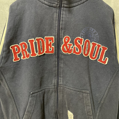 古着 used　PRIDE&SOUL　長袖ジップアップスウェット　トレーナー　ワッペン　フルシップ　ハイネック　ポケット　Mサイズ