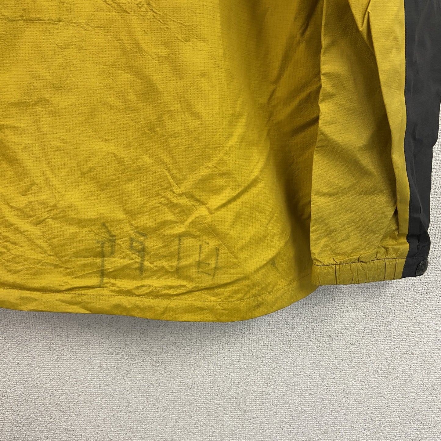 Mizuno　ミズノ　ナイロンジャケット　フーディー　比翼仕立て　バイカラー　黒　黄色　Ｌサイズ