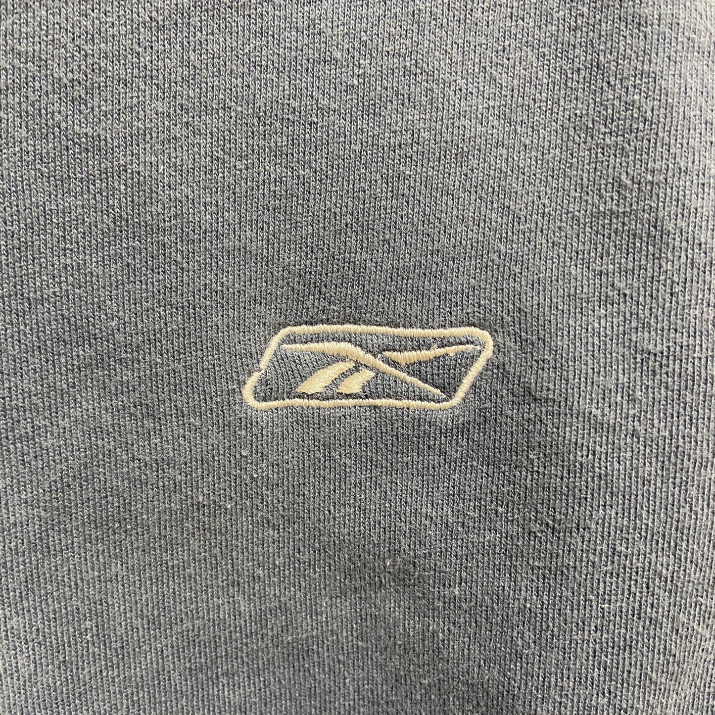 古着 used　Reebok　リーボック　長袖クルーネックスウェット　トレーナー　ワンポイント刺繡　青　ブルー　秋冬服　Lサイズ