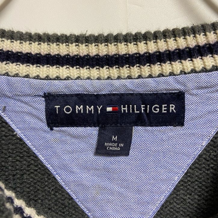 古着 used　TOMMYHILFIGER　長袖クルーネックニット　セーター　グレー　ワンポイント刺繡　秋冬服　Mサイズ